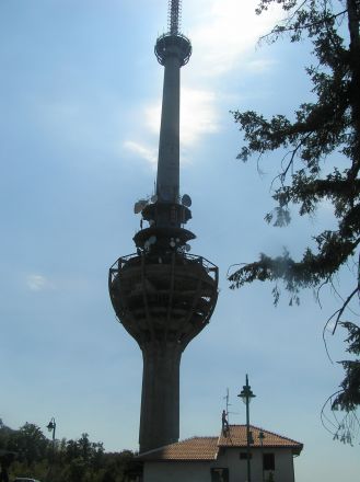 Teve-torn i Novi Sad som bombades av NATO 1999.